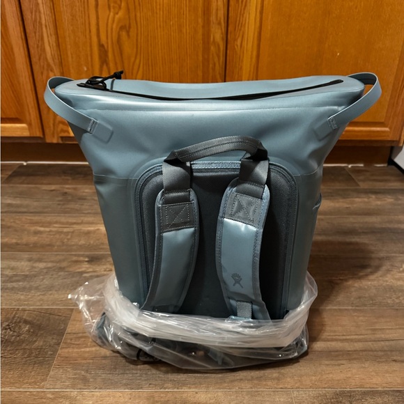 Hydro flask day escape 20L soft cooler backpack - Picture 3 of 5